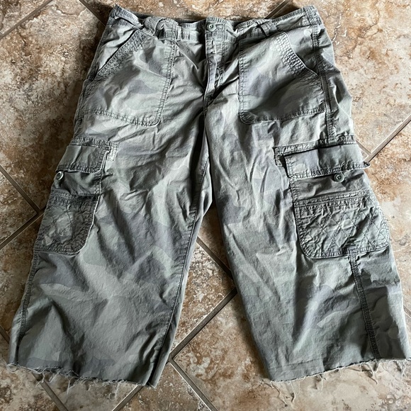 American Eagle Outfitters Olive Cargo pants - Picture 1 of 7